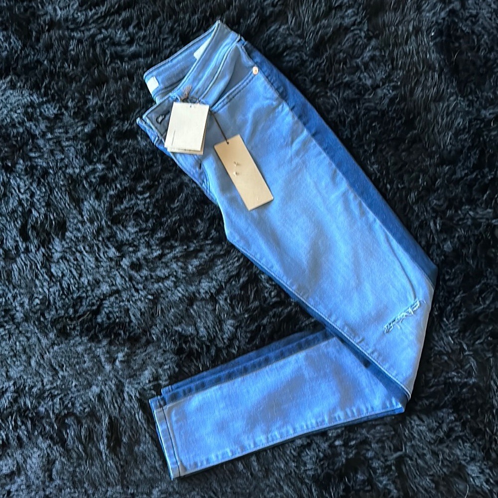 Two jean toned Levi’s stretch jeans